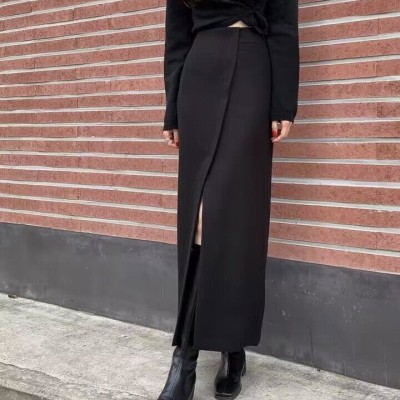 Black irregular slit suit skirt