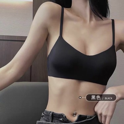 【PREORDER】Black seamless wireless push up bra