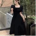 Black square neck loose puff sleeve dress