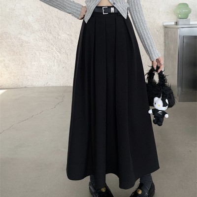Black pleated skirt 