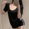 U-neck loose T-shirt