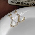 Fan-shaped pearl earrings