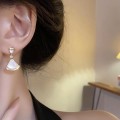 Fan-shaped pearl earrings