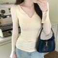 V-neck rounded hem slim fit top