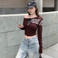字母印花斜肩修身上衣