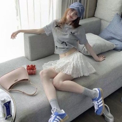 百搭蝴蝶结短版上衣