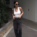 挂脖露背短版上衣
