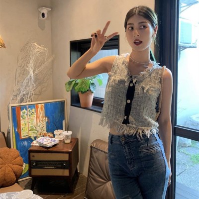 小香风流苏V领无袖上衣