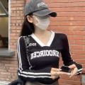 V-neck contrasting letter long-sleeved top