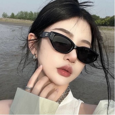 Fashionable anti-UV sunglasses