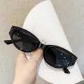 Fashionable anti-UV sunglasses