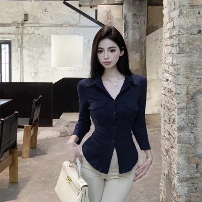 简约翻领修身衬衫