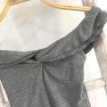 一字领木耳边短版上衣