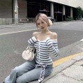 一字肩条纹长袖上衣