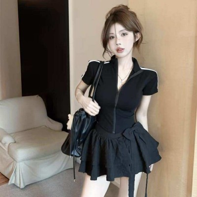 运动风拉链高领短版上衣