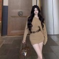 慵懒风斜肩针织包臀连衣裙