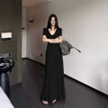 V领收腰鱼尾连衣裙