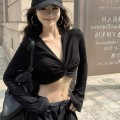 性感辣妹扭结露脐上衣