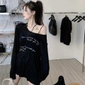 Thin loose-fitting top