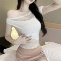 假两件蕾丝斜肩褶皱上衣