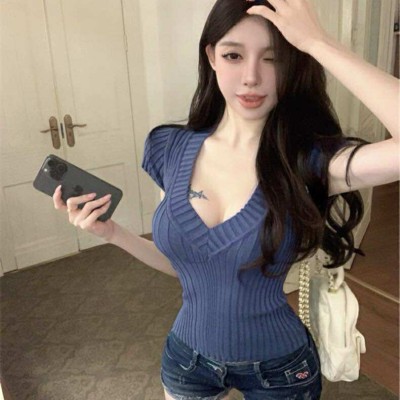 V-Neck Knit Slim-Fit Top