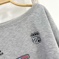 慵懒风宽松斜肩卫衣
