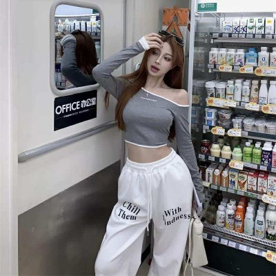  Off-Shoulder Crop Top