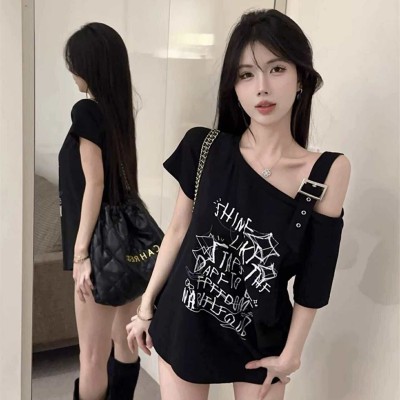 Off-Shoulder Graffiti Loose T-Shirt