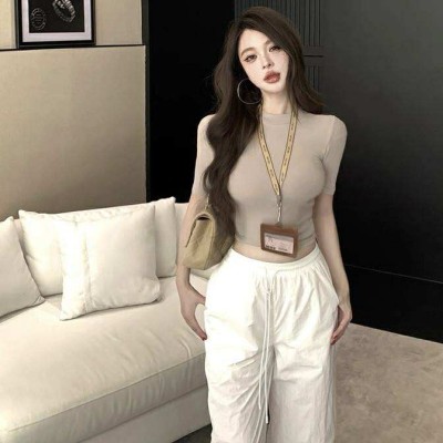 Half-Mount Neck Slim-Fit Half-Sleeve Top