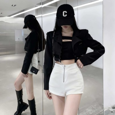 白色高腰牛仔包臀短裤