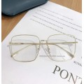 金色方形框眼镜