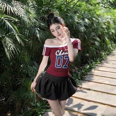 撞色斜肩数字短版上衣