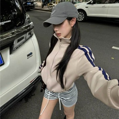 休闲立领宽松拉链上衣