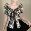 格子蝴蝶结泡泡袖上衣