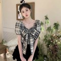 格子蝴蝶结泡泡袖上衣