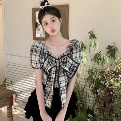 格子蝴蝶结泡泡袖上衣