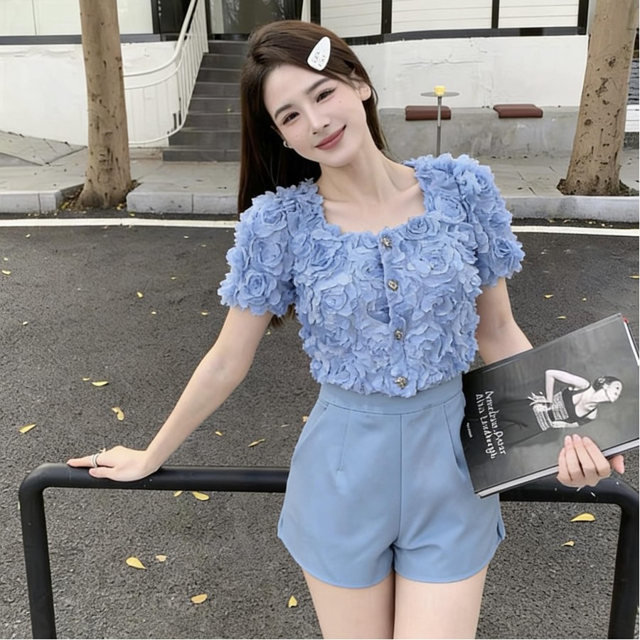 Floral cropped top + high-waisted shorts set Floral cropped top + high-waisted shorts set