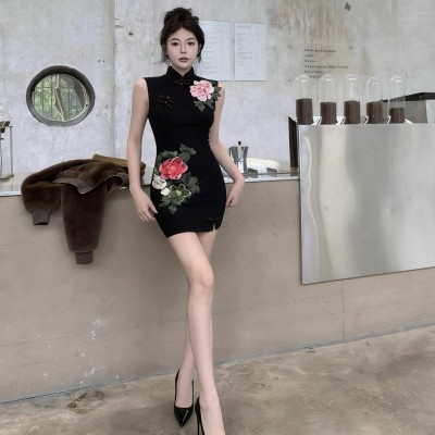 刺绣牡丹花改良版旗袍