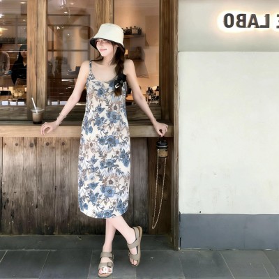 V领碎花宽松连衣裙