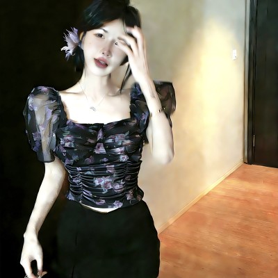 网纱拼接碎花褶皱修身上衣