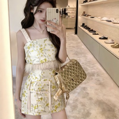 毛毛流苏短版上衣+高腰A字裙套装