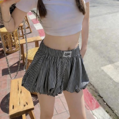 潮版条纹花苞短裤