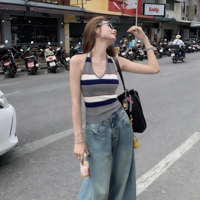 挂脖露背条纹针织上衣