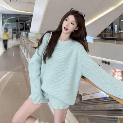 慵懒风针织毛衣+高腰针织短裤套装