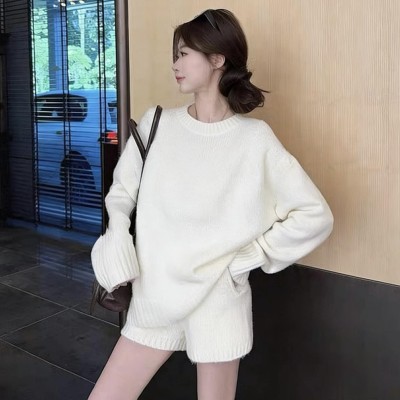 慵懒风针织毛衣+高腰针织短裤套装