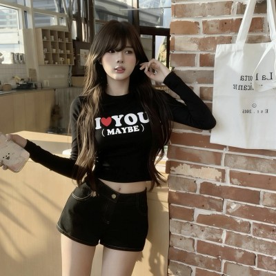 简约修身字母短版上衣