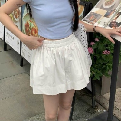 白色松紧腰花苞短裤