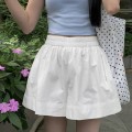 白色松紧腰花苞短裤