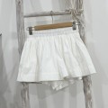白色松紧腰花苞短裤