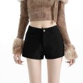 黑色薄款灯芯绒低腰短裤